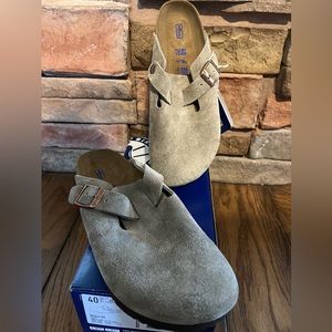Birkenstock Boston Taupe Suede Soft Footbed Clog in size 40 Narrow Fit